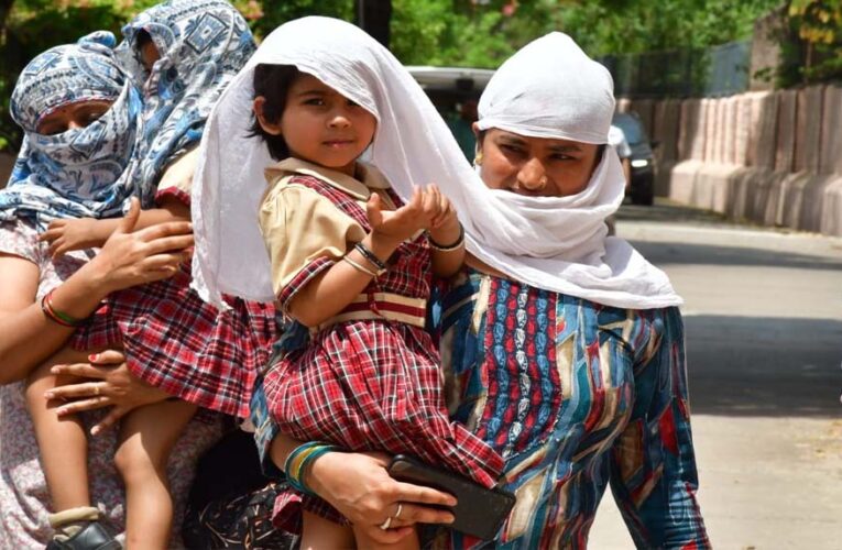 एमपी में भीषण गर्मी से परेशान बच्चों के लिए स्कूलों की छुट्टी का प्रस्ताव, कलेक्टर की मंजूरी का इंतजार!