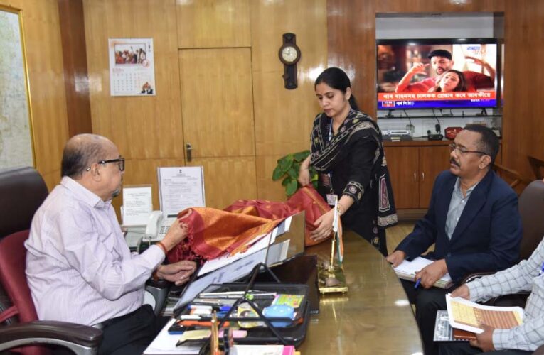 रायपुर : राज्यपाल ने कोसा वस्त्रों के नवाचार और बुनकरों के आर्थिक सशक्तिकरण पर दिया जोर
