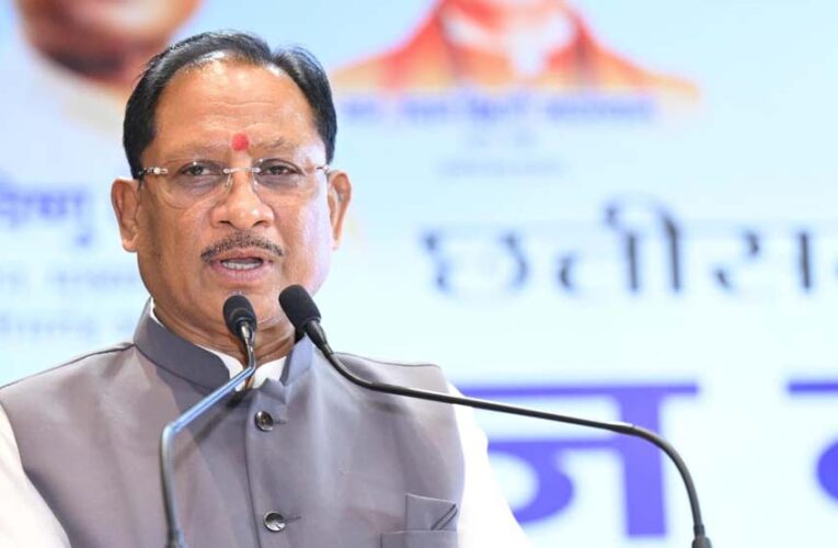 मुख्यमंत्री विष्णु देव साय ने हज यात्रियों को वितरित किया फर्स्ट एड किट: सफल हज यात्रा के लिए शुभकामना देकर यात्रियों का किया स्वागत