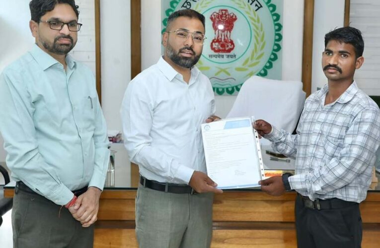 नक्सल पीड़ितों को नया जीवन: कलेक्टर ने सौंपे नियुक्ति पत्र, कांकेर बना पहला प्रशिक्षण और रोजगार प्रदान करने वाला जिला