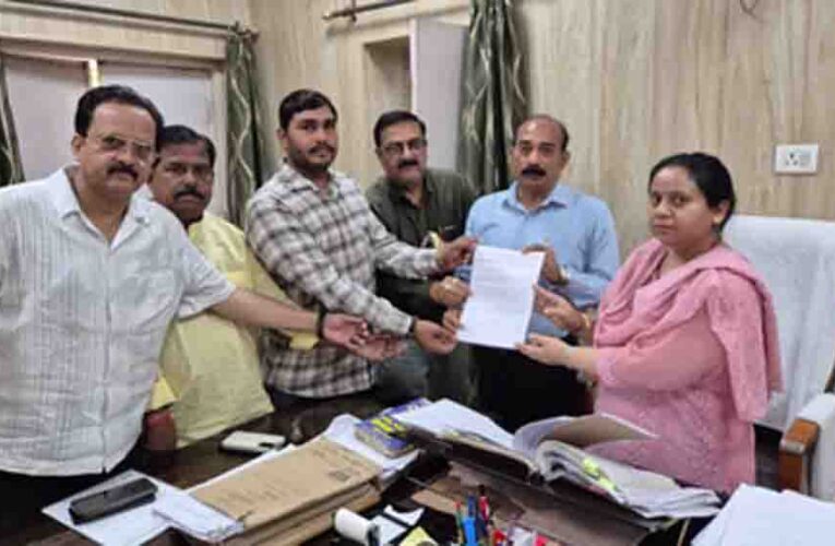 लखनऊ में शादी के कार्ड पर मिलेंगे व्यावसायिक गैस सिलेंडर, किल्लत के बीच प्रशासन ने दी बड़ी राहत