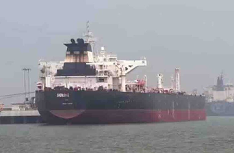 होर्मुज जलडमरूमध्य में बढ़ी हलचल: 16 जहाजों की आवाजाही, तेल आपूर्ति में राहत के संकेत