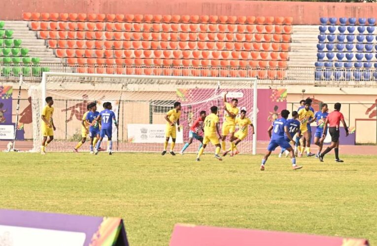 फुटबॉल में छत्तीसगढ़ को रजत पदक : फाइनल में कड़े मुकाबले में पश्चिम बंगाल से 0-1 से मिली हार