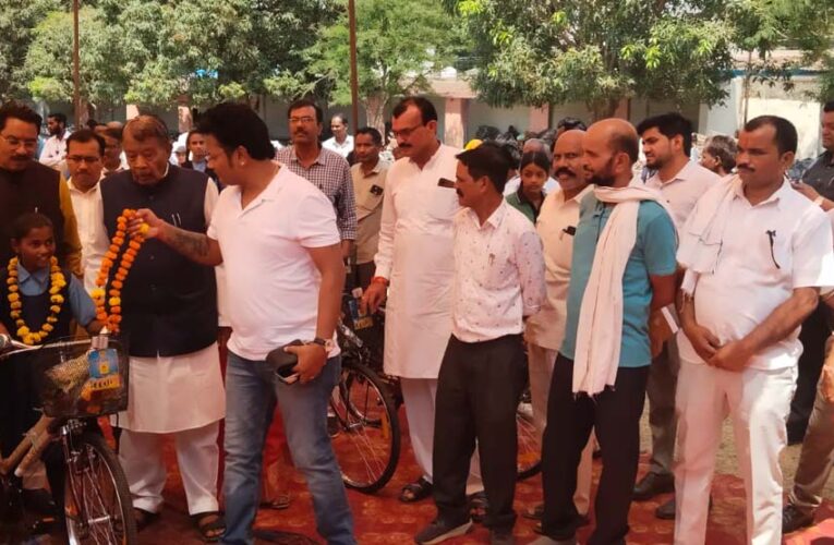 शैक्षणिक सत्र के द्वितीय दिवस भी शासकीय विद्यालयों में ‘प्रवेश उत्सव’ का हुआ आयोजन