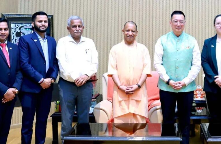 मुख्यमंत्री योगी आदित्यनाथ से सिंगापुर के उच्चायुक्त साइमन वोंग ने की शिष्टाचार भेंट