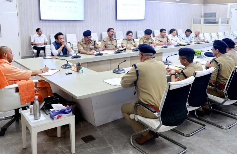 योगी के निर्देश पर कालाबाजारी पर बड़ा प्रहार, 233 एफआईआर