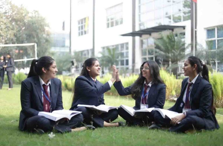 यूपी के लाखों छात्रों को योगी सरकार का बड़ा तोहफा, छात्रवृत्ति से वंचित रहे छात्र अब दोबारा कर सकेंगे आवेदन