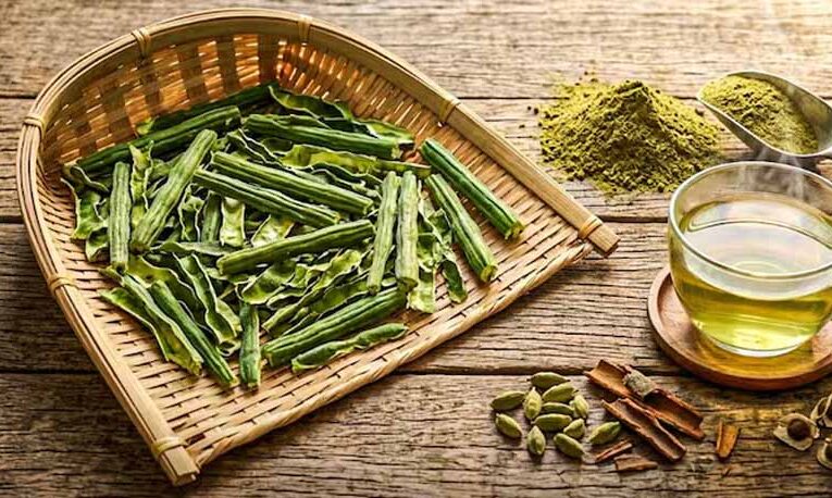 सहजन के छिलकों से बनाएं सुपरफूड मोरिंगा टी, जानें तरीका और फायदे
