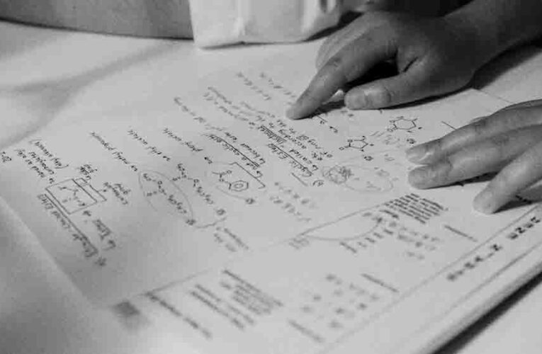 UPSC तैयारी टिप्स: क्यों जरूरी हैं PYQ पेपर और कैसे बन सकते हैं सफलता की कुंजी