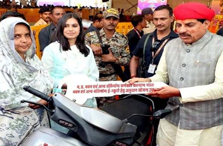 सफलता की कहानी- ई-स्कूटर अनुदान योजना से दमोह की सायरा बी बनीं आत्मनिर्भर