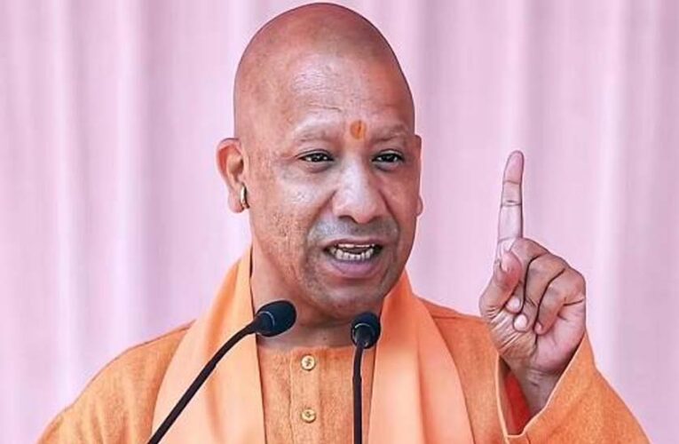 दिग्विजयनाथ पीजी कॉलेज में मुख्यमंत्री ने किया डॉ. तेज प्रताप शाही की स्मृति में आधुनिक कंप्यूटर प्रयोगशाला का उद्घाटन