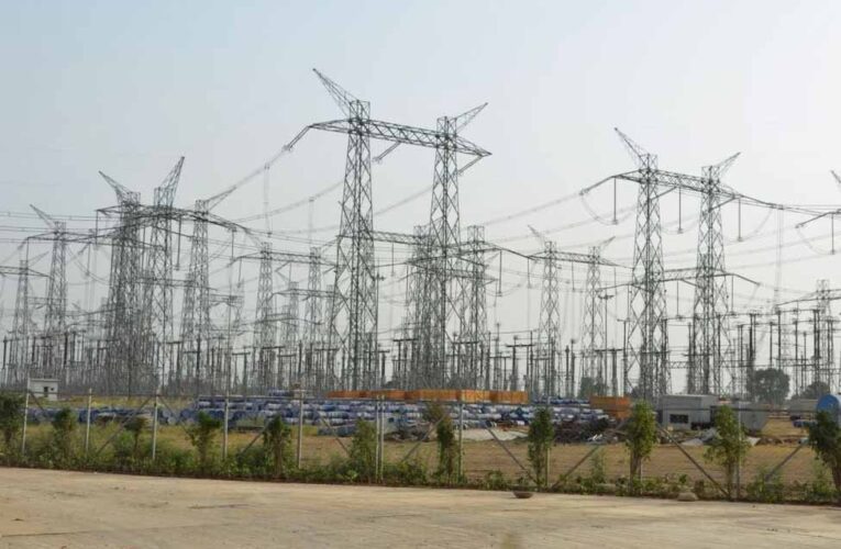 लखनऊ में बिजली संकट,लखनऊ में 20 घंटे तक अंधेरा, भीषण गर्मी में जनता परेशान