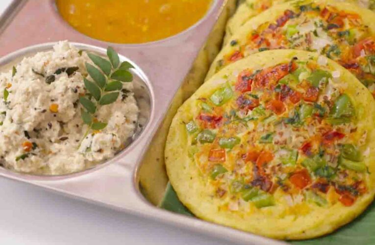 सिर्फ 15 मिनट में तैयार करें प्रोटीन से भरपूर मूंग दाल उत्तपम, साथ में बनाएं फ्रेश नारियल की चटपटी चटनी