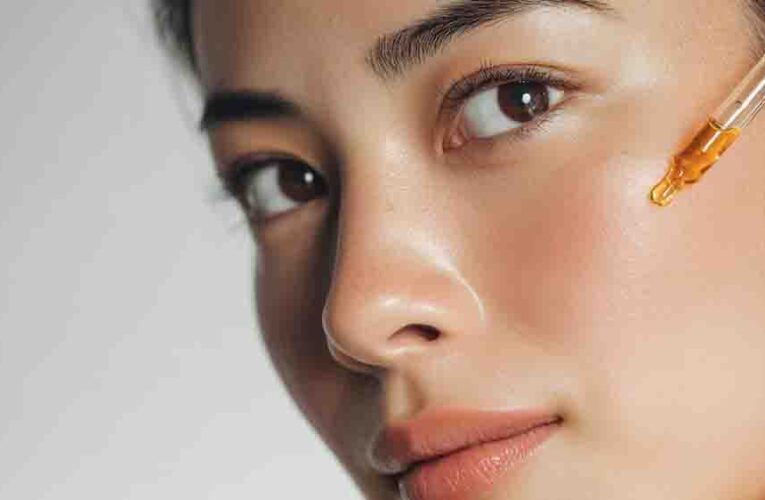 महंगे कॉस्मेटिक्स को कहें अलविदा, घर पर इन 4 चीजों से बनाएं शुद्ध विटामिन C सीरम