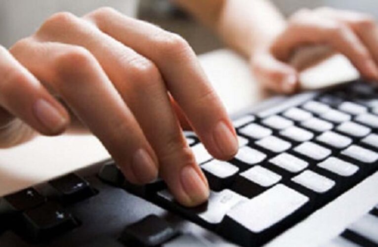 कानपुर में तीन बाबुओं का डिमोशन: एक मिनट में 25 शब्द नहीं टाइप कर पाए, बने चपरासी