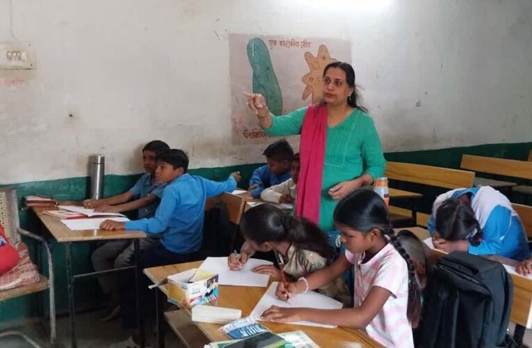 जबलपुर की शिक्षिका मंजू जायसवाल का अनोखा प्रयोग, चित्रों के जरिए बच्चों को सिखा रही हैं गणित, 95% रिजल्ट