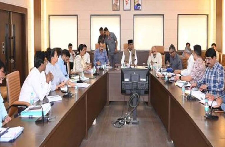 मंत्री विश्वास सारंग ने ली खेल एवं युवा कल्याण विभाग की समीक्षा बैठक