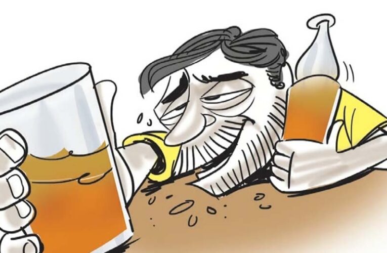 कलेक्टर की सख्त कार्रवाई: शिक्षा के मंदिर में नशे की कालिख, दो शिक्षक निलंबित