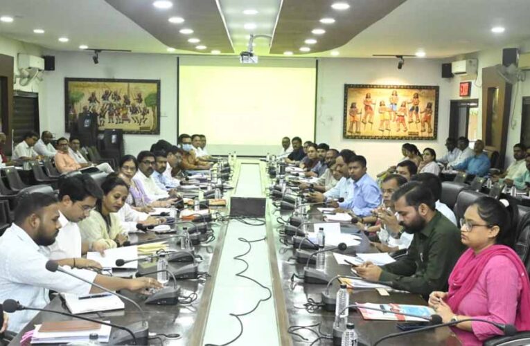 साप्ताहिक टीएल बैठक में कलेक्टर संजय अग्रवाल के सख्त निर्देश