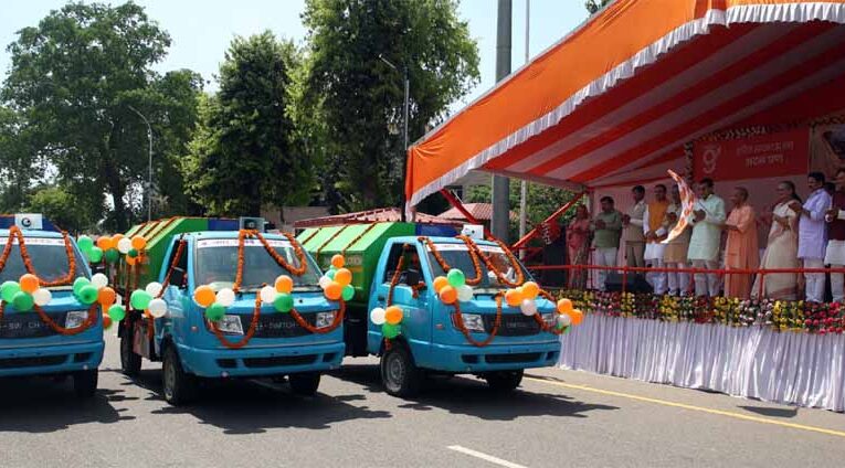 सीएम योगी बुधवार को करेंगे 250 इलेक्ट्रिक व सीएनजी वाहनों का फ्लैग ऑफ, लखनऊ में कूड़ा प्रबंधन को मिलेगी नई रफ्तार