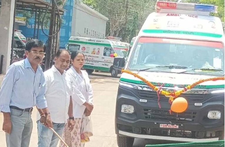 बस्तर में स्वास्थ्य सेवा को बड़ा बूस्ट: 15 नई एम्बुलेंस की सौगात