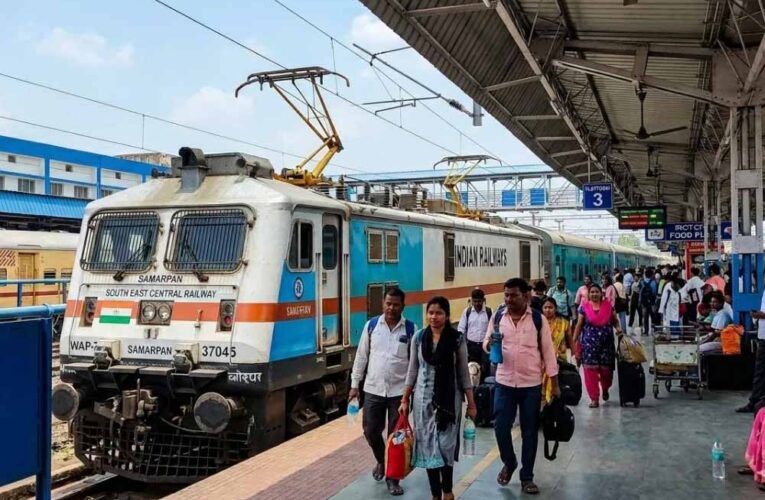 महाराष्ट्र से बंगाल तक 11 स्पेशल ट्रेनें, 1.5 लाख यात्रियों को कंफर्म सीट की बड़ी राहत