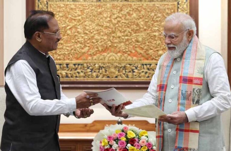 दिल्ली दौरे से लौटे सीएम साय, नक्सलवाद खत्म करने की पहल पर PM का जताया आभार