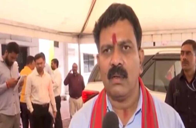 बस्तर के बच्चों का जोश: ‘कलेक्टर-एसपी बनने चलो’ गीत पर गूंजा मंच, गृहमंत्री भी हुए शामिल