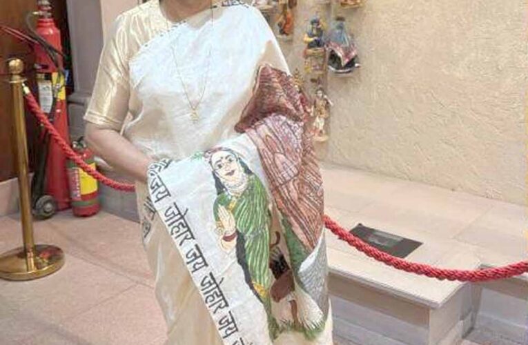 राज्यसभा में गूंजा ‘जय जोहार’: छत्तीसगढ़ महतारी और भोरमदेव मंदिर साड़ी में लक्ष्मी वर्मा ने ली शपथ