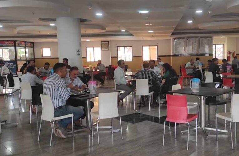 26 साल बाद मंत्रालय कैंटीन व्यवस्था में बदलाव, मुख्य सचिव से मिला कर्मचारी संघ