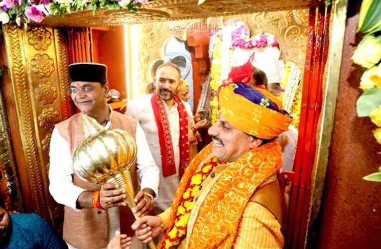 मुख्यमंत्री डॉ. यादव ने छोला क्षेत्र में खेड़ापति हनुमान जन्मोत्सव पर की पूजा-अर्चना