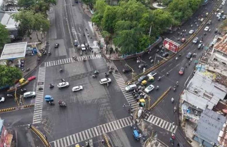 इंदौर ट्रैफिक पुलिस का ‘तीसरा नेत्र’, ड्रोन से चौराहों पर निगरानी, 2430 चालान