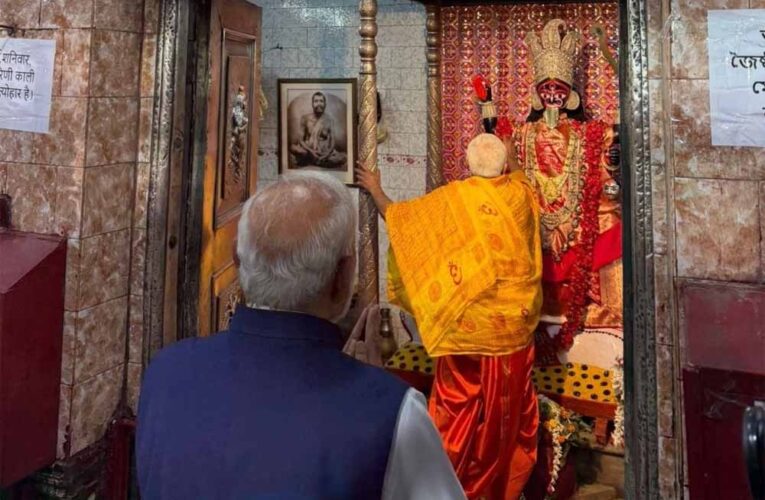 पीएम मोदी ने थंथनिया कालीबाड़ी मंदिर के किए दर्शन, 300 साल पुराने मां काली धाम की विशेषता चर्चा में