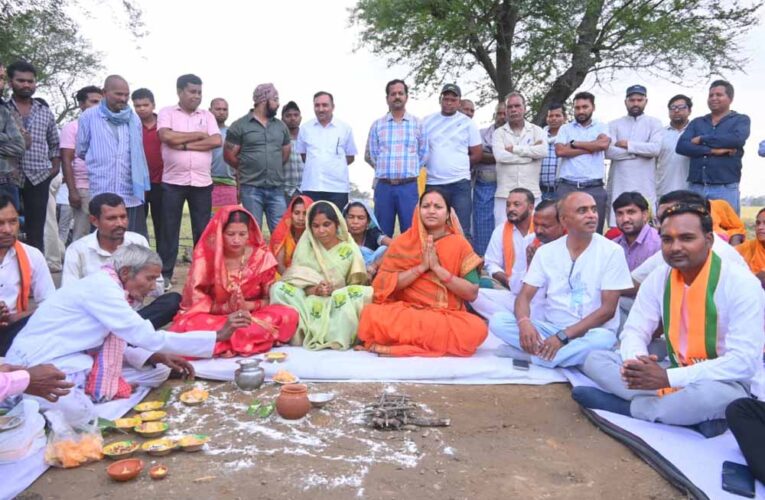 मंत्री  लक्ष्मी राजवाड़े ने 3.80 करोड़ रूपए की सड़क निर्माण कार्य का किया शुभारंभ