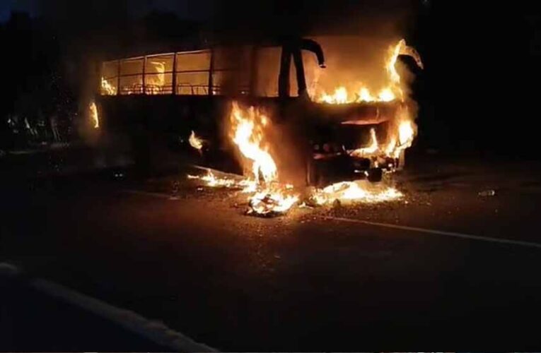 Gwalior में बस हादसा, टायर फटने के बाद लगी आग; पुलिस ने कांच तोड़कर 16 लोगों को बचाया