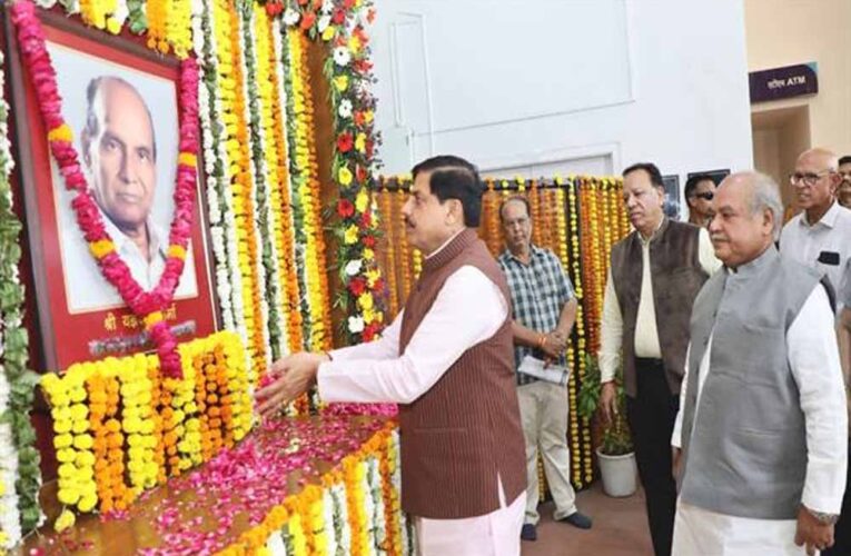 मुख्यमंत्री डॉ. यादव ने विधानसभा के पूर्व अध्यक्ष  यज्ञदत्त शर्मा की जयंती पर पुष्पांजलि अर्पित की