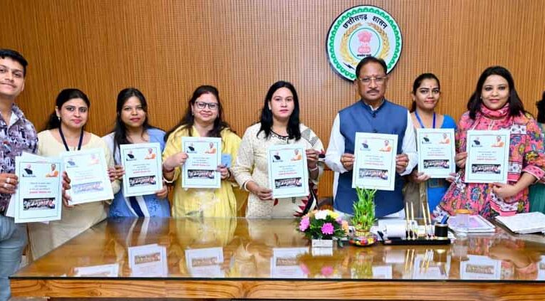 मुख्यमंत्री  विष्णु देव साय ने ‘अविस्मरणीय यात्रा’ पुस्तक का किया विमोचन