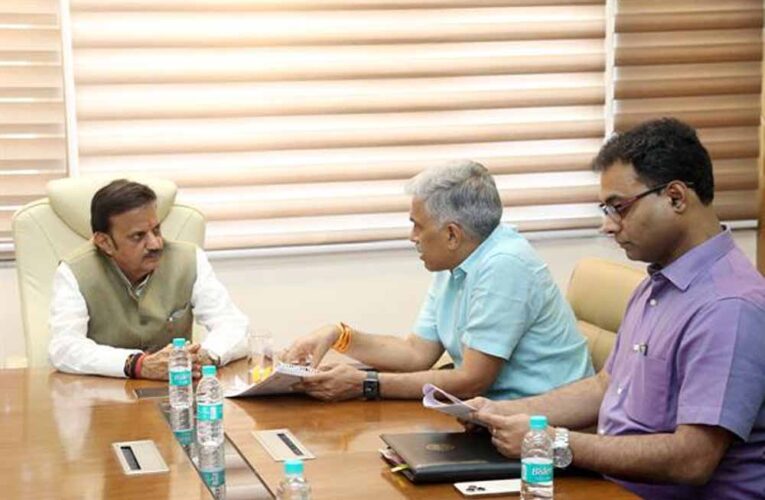 कार्यों की नियमित मॉनिटरिंग कर समयबद्ध क्रियान्वयन करें सुनिश्चित: उप मुख्यमंत्री  शुक्ल