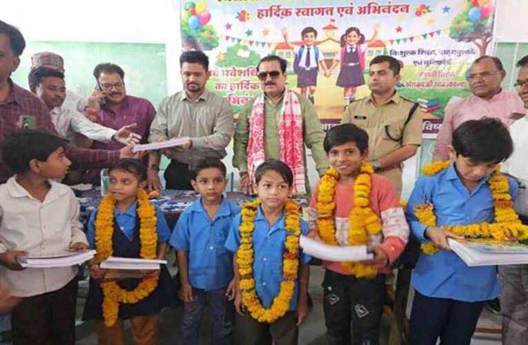 मंत्री  टेटवाल ने “स्कूल चलें हम” के तहत प्रवेशोत्सव में पुस्तक और मिठाई वितरण कर विद्यार्थियों का किया उत्साहवर्धन