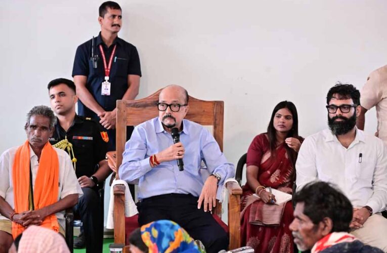 राज्यपाल  रमेन डेका ने ग्राम बेहराखार जाकर विशेष पिछड़ी जनजाति बिरहोर समुदायों से की आत्मीय मुलाकात