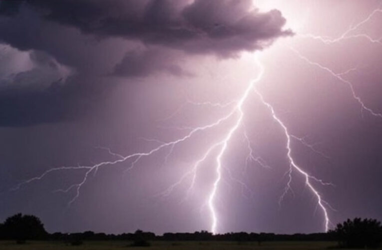 अप्रैल में भी गर्मी से राहत, देशभर में झमाझम बारिश, मौसम विभाग ने जारी किया अलर्ट