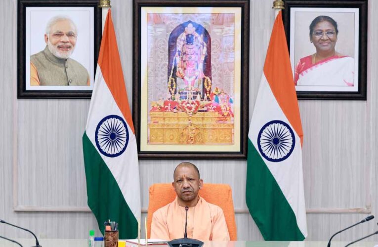 सीएम योगी ने बेमौसम बारिश से परेशान किसानों का जाना हाल