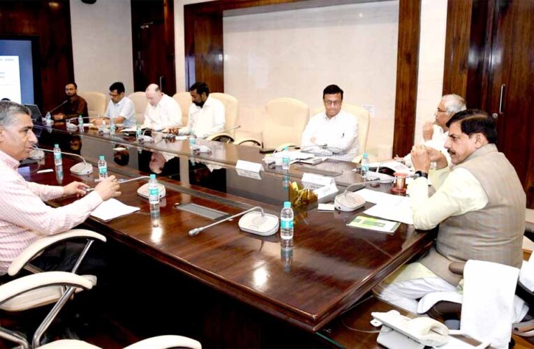 छात्र-आश्रमों में अनुशासन और राष्ट्रभक्ति को बढ़ावा देने मुख्यमंत्री डॉ. यादव ने दिए निर्देश