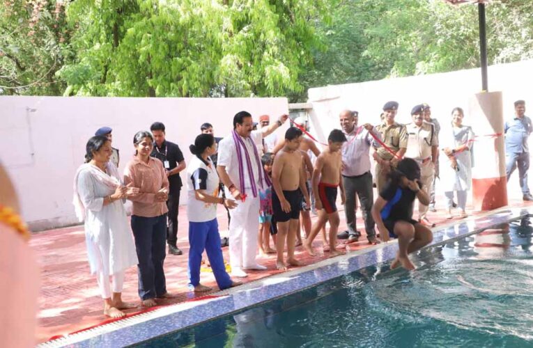 राज्यमंत्री डॉ. गौतम टेटवाल ने शासकीय स्विमिंग पूल का किया लोकार्पण