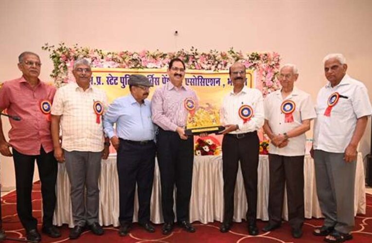 “सेवा निवृत्ति के बाद भी  सेवा का जज़्बा हमेशा जीवित रहता है” — डीजीपी कैलाश मकवाणा डीजीपी के मुख्य आतिथ्य में हुआ 41वां वरिष्ठ सदस्य एवं मेधावी छात्र-छात्रा सम्मान समारोह