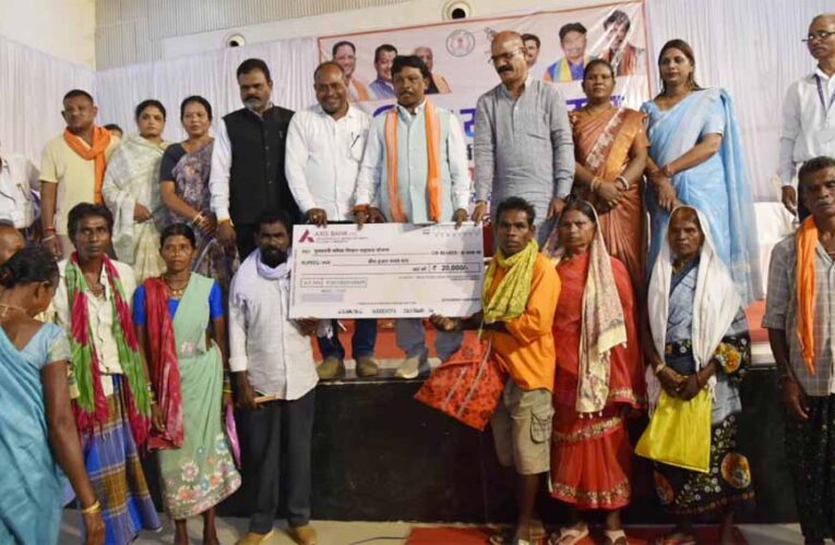 श्रमिक सम्मेलन में विकास की नींव रखने वाले हाथों का सम्मान