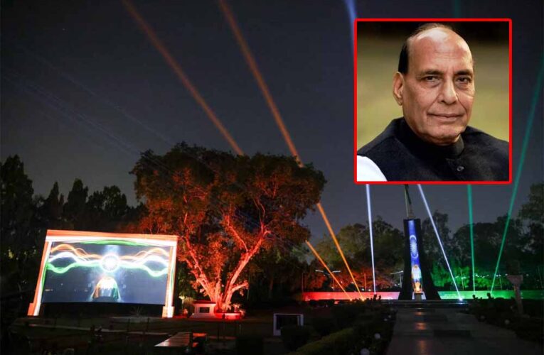 रक्षा मंत्री राजनाथ सिंह ने लखनऊ में सेना के युद्ध स्मारक पर लेज़र, लाइट और साउंड शो का किया उद्घाटन