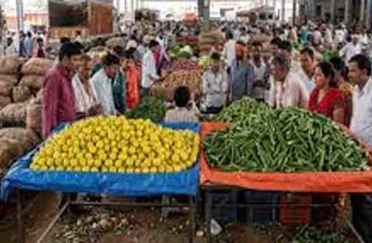 मुहाना मंडी में नींबू और कैरी के दाम सातवें आसमान पर, टमाटर और आलू-प्याज की कीमतों में गिरावट