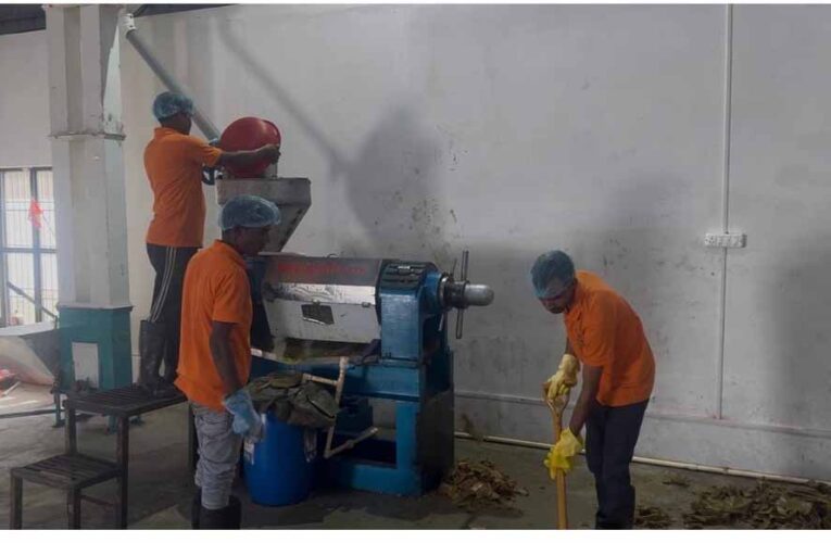 सीएम युवा’ योजना से मिल रहे युवाओं के सपनों को पंख, लखीमपुर के उमंग बने सफल उद्यमी