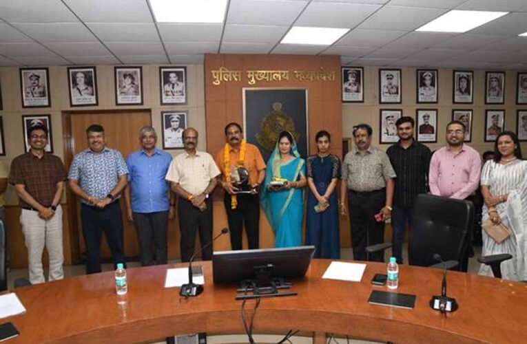 पुलिस मुख्यालय परिवार द्वारा 11 सेवानिवृत्त कर्मचारियों को दी गई भावभीनी विदाई